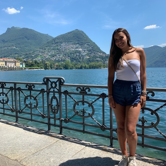 Meet your Posher, Emilia - Picture 1 of 1